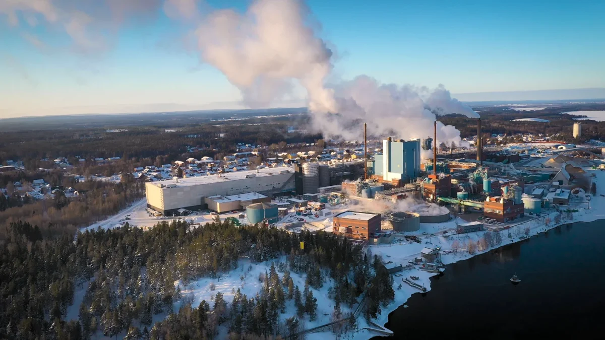 Aerial photograph of SCA’s Obbola paper mill in a snowy landscape