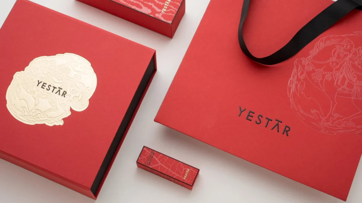 Red YESTAR gift boxes and a matching handled bag with printed and relief details